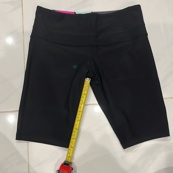 Lululemon Reversible Yoga Shorts (Size 6) - Picture 16 of 16
